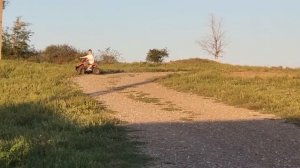 Никита учится тормозить и гонять на квадроцикле