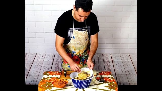 САЛАТ ХРУСТЯШКА - ПРОСТО ОБЪЕДЕНИЕ. САЛАТ С СУХАРИКАМИ ИЛИ БИСЛЯМИ смотреть онлайн