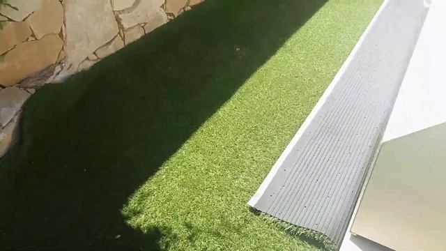 Укладка искусственной травы на бетонной террасе возле бассейна... ВСЁ БЫСТРО И ПРОСТО смотреть онлайн