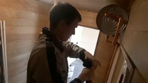 Монтаж выносного бака для горячей воды и теплообменника на дымоход.