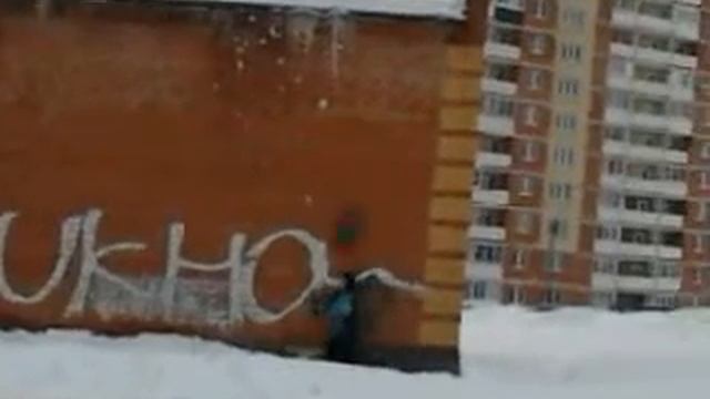 Пьяный мужик.И этим всё сказано!!