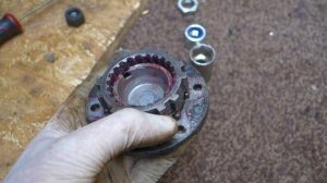 Locking Hubs - How Do They Work ?