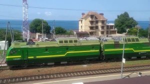 Зелёный Дончак! Электровоз 2ЭС4К-045 с пассажирским поездом Владикавказ - Адлер на станции Лоо
