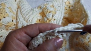 Обработка края проймы спицами.