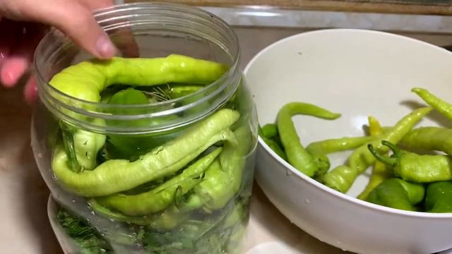 Ծիծակի թթու․ թափանցիկ աղաջրով դեղին ծիծակ ստանալու բոլոր նրբությունները How to pickle pepper смотреть онлайн