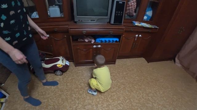 Танцы на столе! // Hummer H2 стал хуже ездить // Чеканим мячик! смотреть онлайн