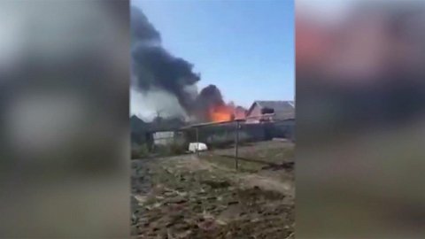 Два украинских боевых вертолета нанесли удары по жилым домам в Брянской области, есть пострадавшие