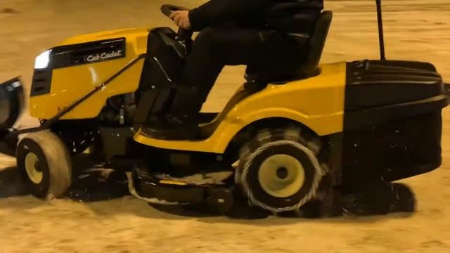 Садовый трактор Cub Cadet LT3 PR105 с отвалом для снега смотреть онлайн