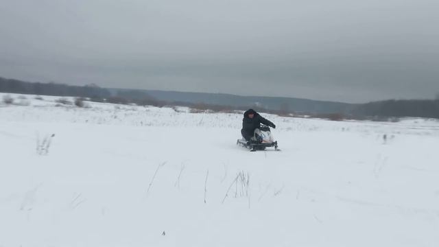испытание снегохода переделанной рыбинки 1 по сырому снегу . смотреть онлайн