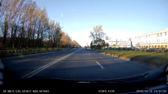 Viofo A129 Duo передняя камера днем свет сквозь деревья