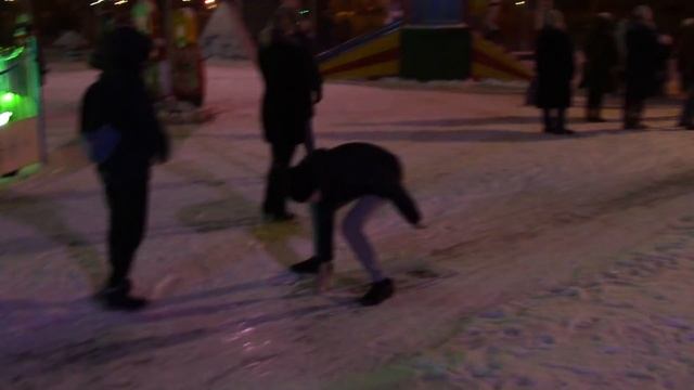 С горки на чем попало! Ледянки-челлендж. смотреть онлайн