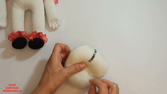 ÇORAPTAN OYUNCAK TÜTÜLÜ KIZ BEBEK NASIL YAPILIR-KENDİN YAP-HOW TO MAKE A SOCKS DOLL -DO İT YOUR SEL смотреть онлайн