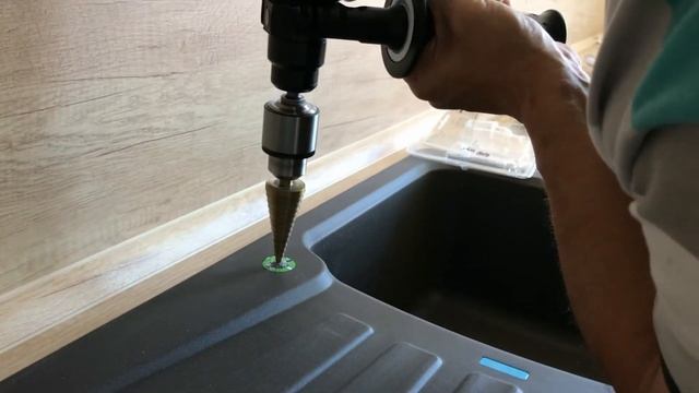 Makita rotary hammer drill HR2470