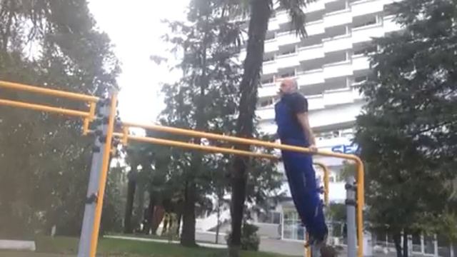 Брусья 65 раз с личным рекордом. смотреть онлайн