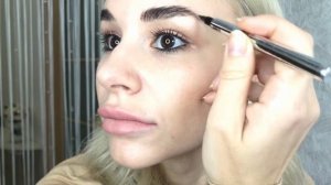 Лайнер Для Бровей От Benefit