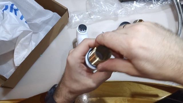 Смеситель для раковины ORTA DILL WHITE 10351, с литым извивом, латунь, аэратор. крепление - гайка.. смотреть онлайн