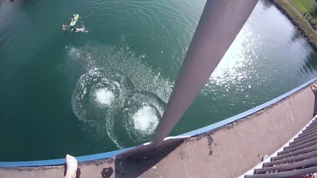 Прыжки в воду девушек. Каждая девушка прыгает в воду смотреть онлайн