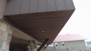 Монтаж ограждения ДПК на балконе