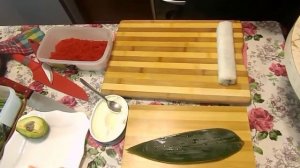 Ролл с Лососем в Икре Тобико