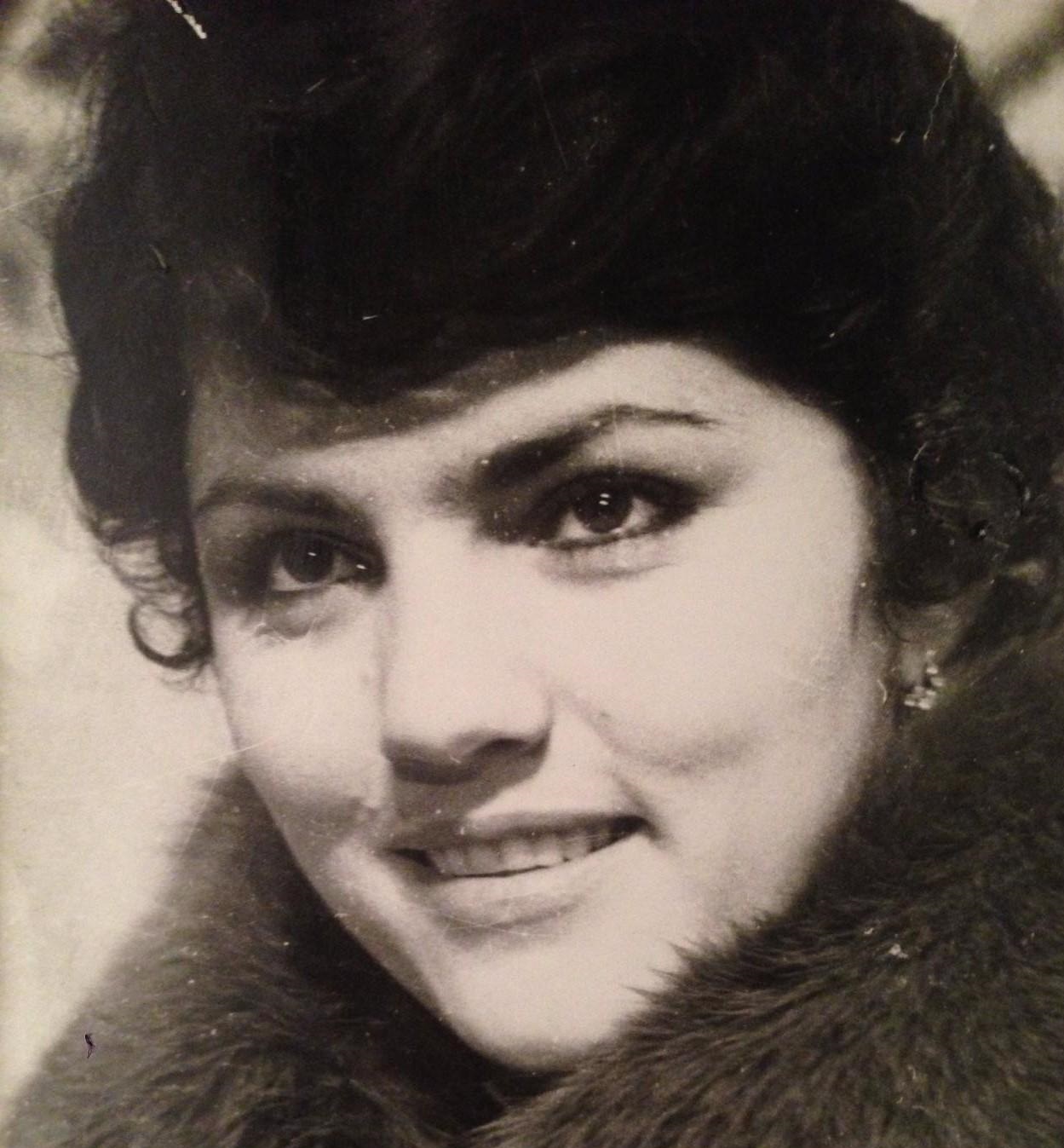 Хурмо Ширинова - Маҳбубаи ҷон - шеър аз Муҳаммадҷон Раҳимӣ смотреть онлайн