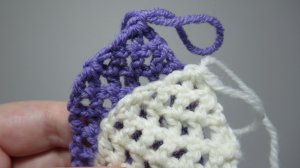 Два способа звершить вязание крючком крыши домика