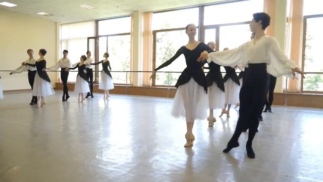 МГАХ. Романеска из балета "Раймонда" (муз. - А.Глазунова; хор. - М.Петипа). Историко-бытовой танец.