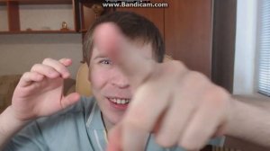 Элез балуется