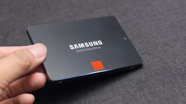 Old vs New Storage Drives - SSD & HDD All-out Slugfest! смотреть онлайн