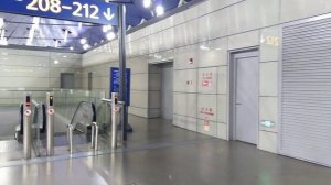 Shanghai Pudong International Airport Terminal 1 Red-Eye Flight