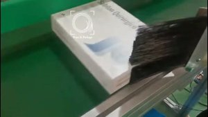 Автоматический этикетировщик для нанесения этикетки на боковую поверхность коробок