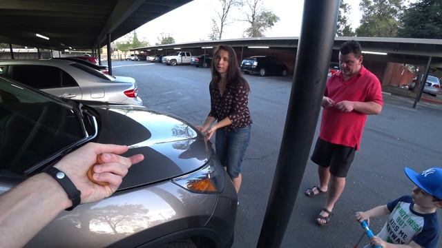 VLOG: ?ГРУЗОВИК С МОРОЖЕННЫМ. ПРОДАЛ АЙФОН. ПОКУПАЕМ ОБНОВКИ смотреть онлайн