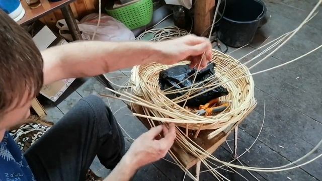Поднос плетёный из лозы часть 3