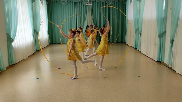 Танец с лентами "Солнце" смотреть онлайн