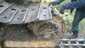 Ремонт бульдозера Т170, одеваем гусянку в поле