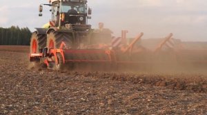 Claas Xerion 5000 cultivating with Horch Tiger 8 AS