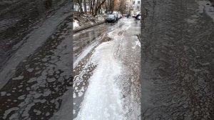 Москва ,после зимы моют улицы