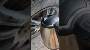 Как снять прикипевший литой диск с авто