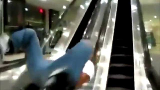 Покатался на перилах эскалатора смотреть онлайн
