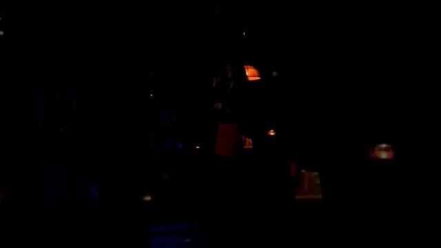 кавер песни А. Б. Пугачевой - Нас бьют, мы летаем смотреть онлайн