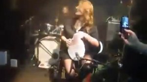 СУПЕР КАК ДЕВУШКА КЛАССНО ИГРАЕТ НА ДАРБУКЕ DARBUKA СМОТРЕТЬ ВСЕМ HD