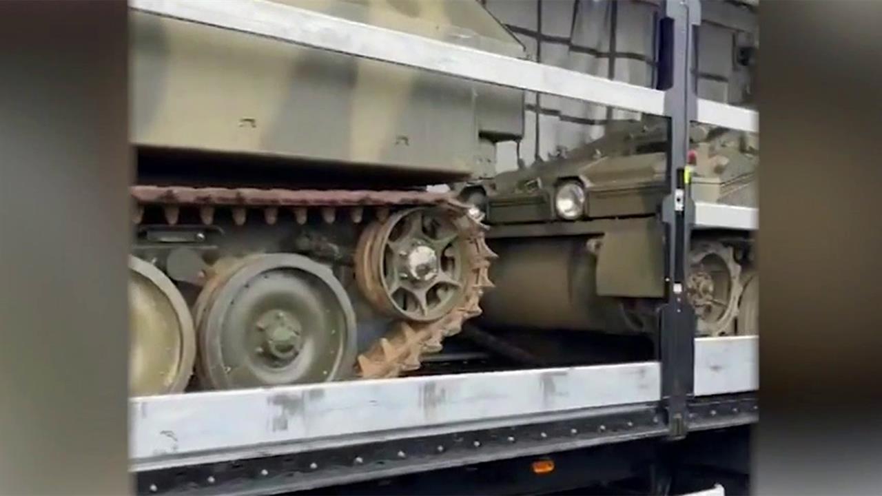 Запад под видом гражданских перевозок накачивает оружием Украину