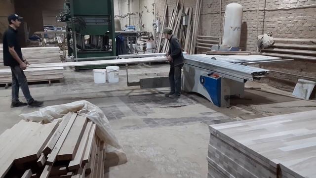 Сращенный и цельноламельный мебельный щит из ясеня