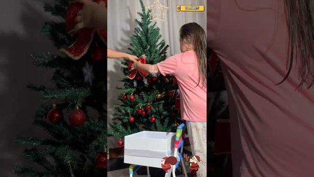 Let’s Decorate The Christmas Tree ? смотреть онлайн