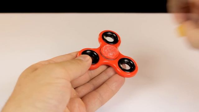 5 Awesome Fidget Spinner Tricks смотреть онлайн