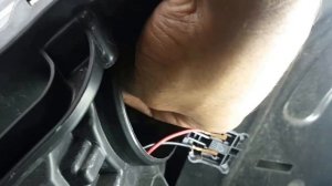 How to replace headlight H7 bulb - Peugeot 5008
