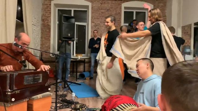 Iskcon-Kirtan mela-Rostov-dancing смотреть онлайн