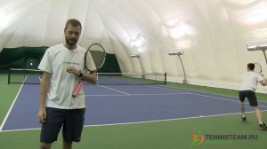 Как играть с соперником, который держит мяч (тактические приемы в теннисе)