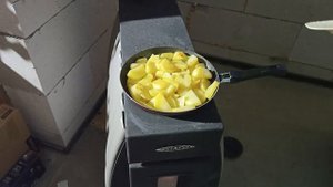 Печь длительного горения "Огонь батарея-9". Пробую на ней готовить, в перерыве между стройкой.