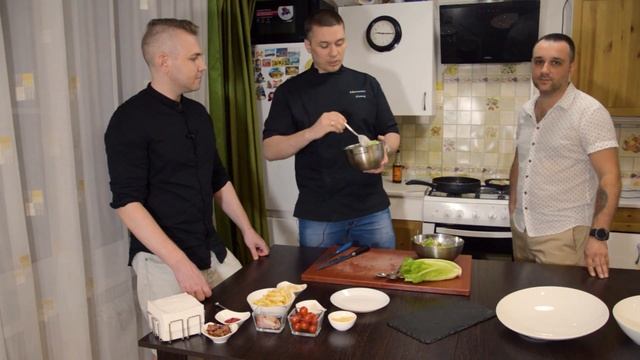 Салат "Цезарь". Три варианта подачи.