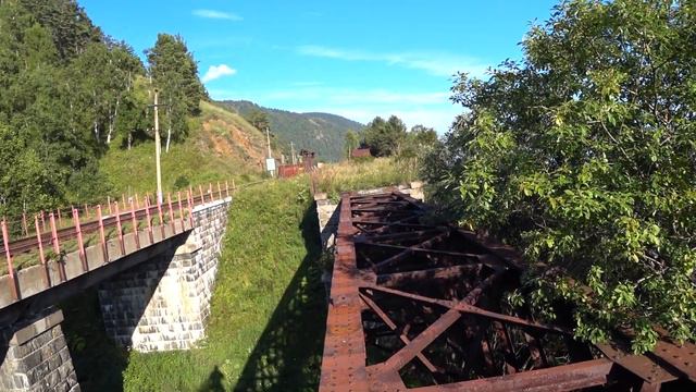 я НЕ знаю почему , но мимо моста пройти не могу. смотреть онлайн